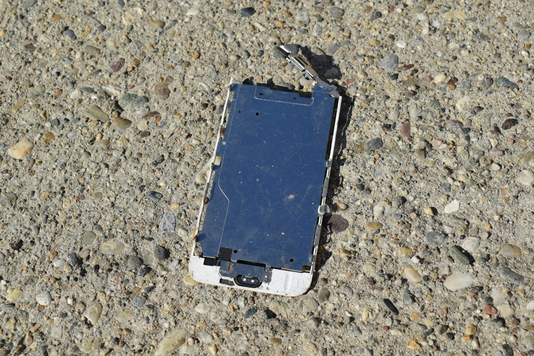 i-phone-screen-replacement-broken-iphone-screen-lizard-cases-llc repair-shops-for-phones-broken-phone-screen-lizard-cases-llc