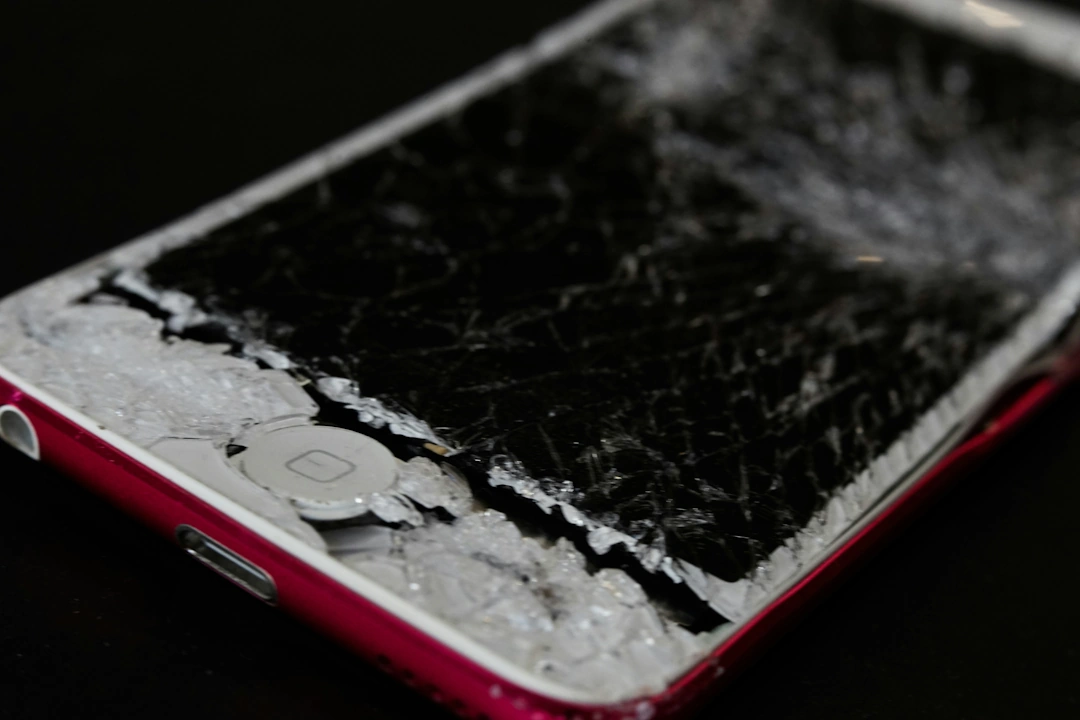 i-phone-screen-replacement-iphone-with-broken-screen i-phone-screen-replacement-iphone-with-broken-screen