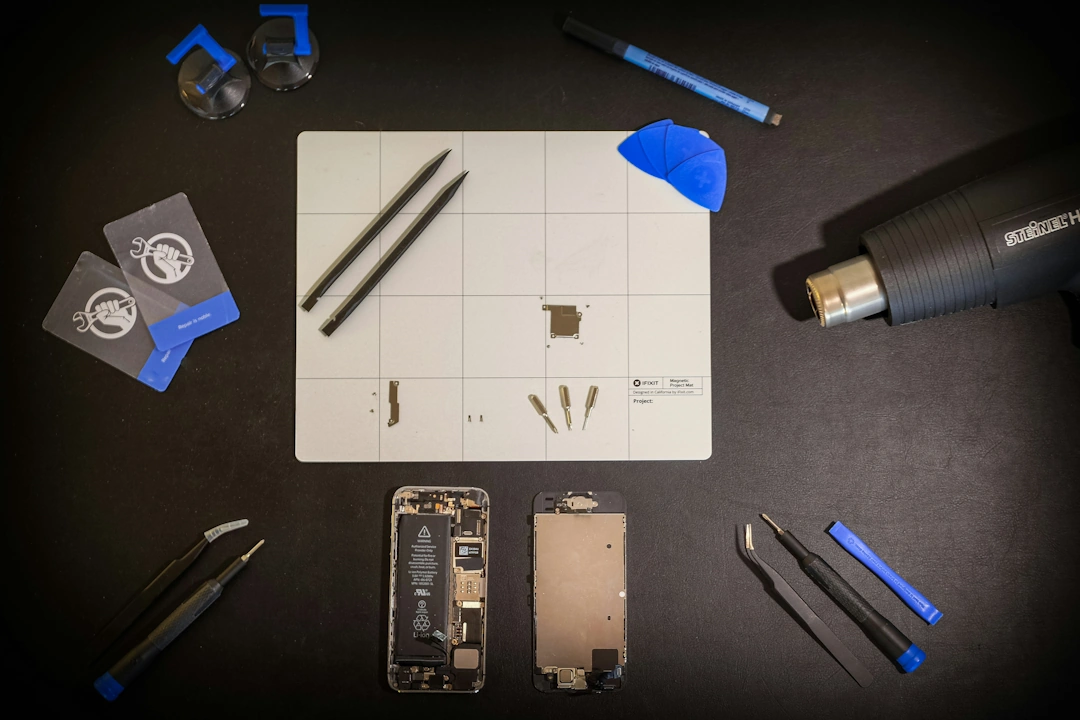 phone-screen-fixer-diy-tools-lizard-cases-llc phone-screen-fixer-technition-lizard-cases-llc