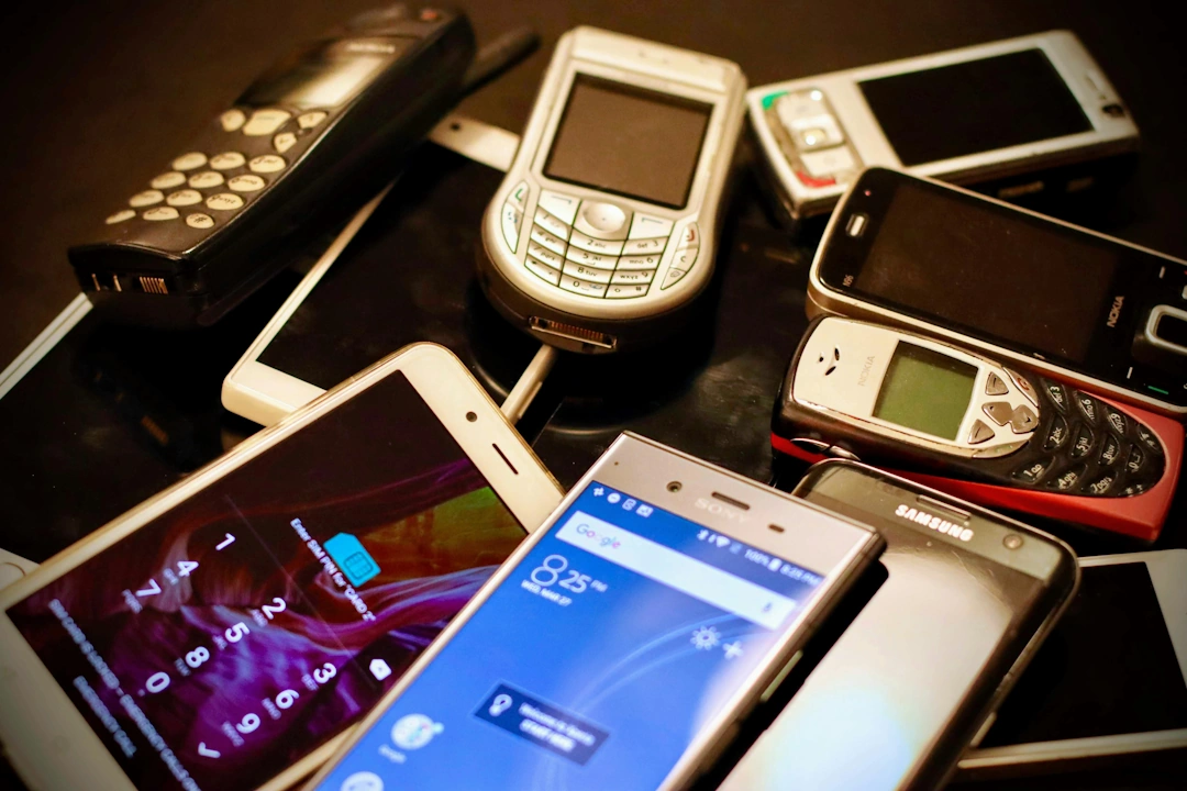 phone-screen-fixer-pile-of-phones-lizard-cases-llc phone-screen-fixer-pile-of-phones-lizard-cases-llc